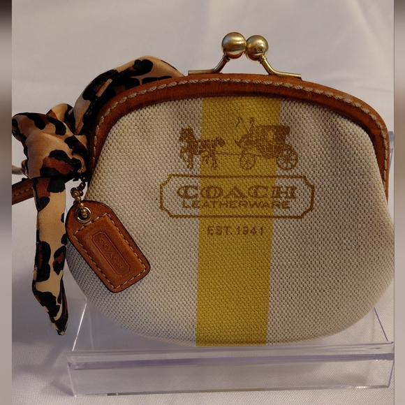 Coach Kisslock 💋 - Picture 3 of 14